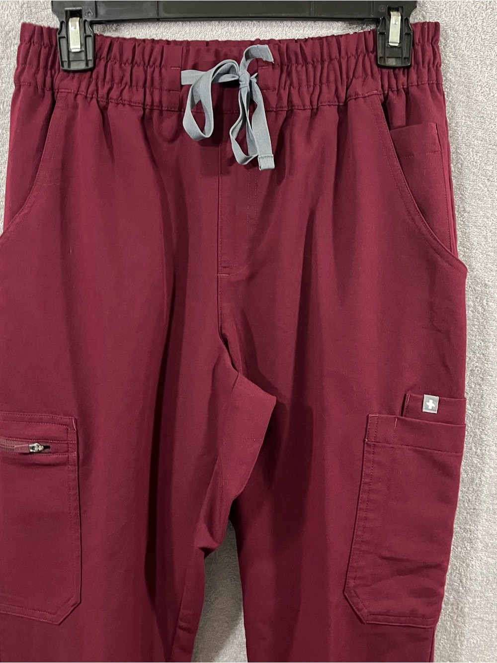 FIGS Women’s Technical Collection 100110 Jogger Scrub Pants Maroon Small Medical